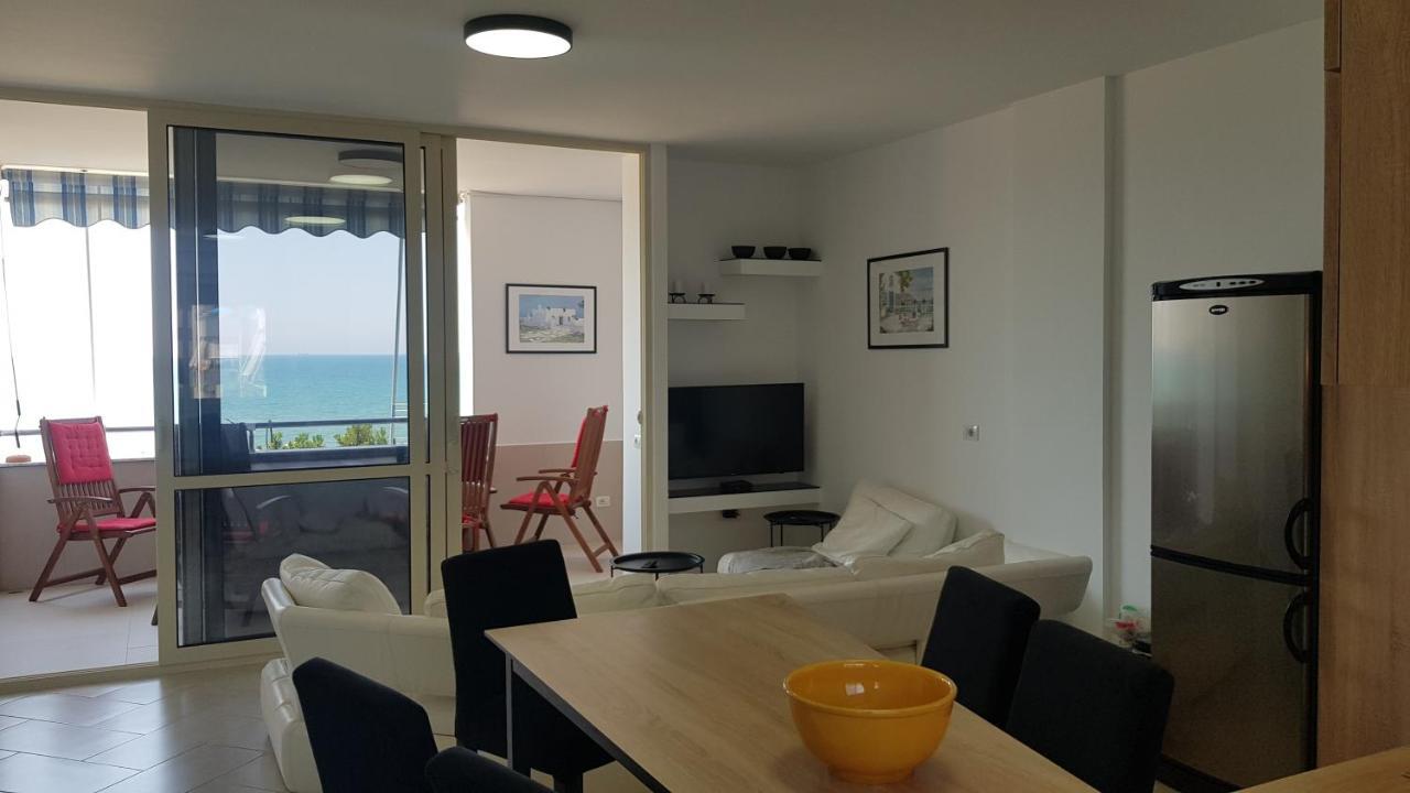 M&i With Sea View Apartament *